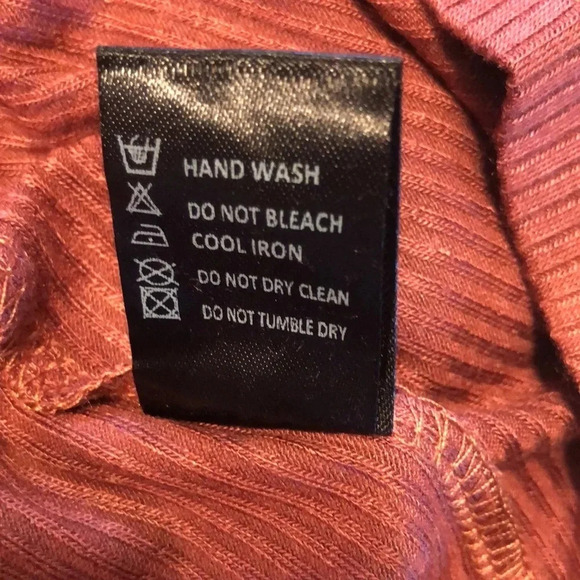 Olivaceous Ribbed Sleeveless Crop Top - Picture 5 of 5